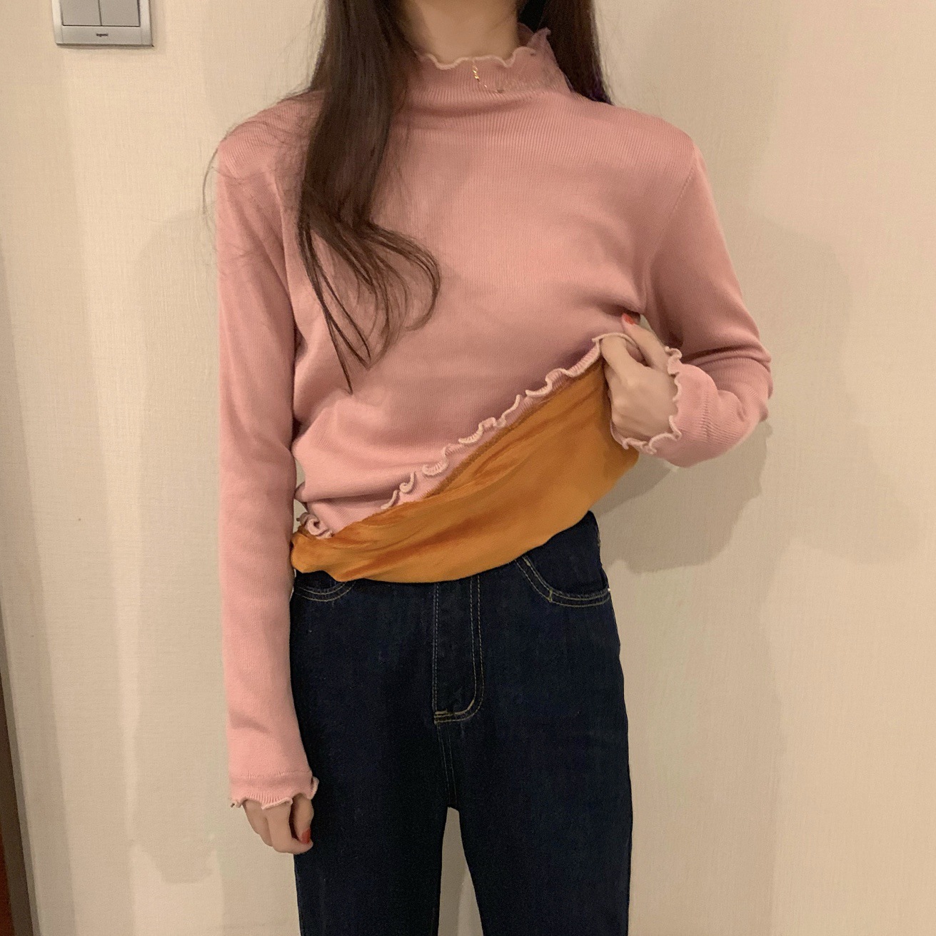 Long-sleeved sweater with bottoming inside the ears