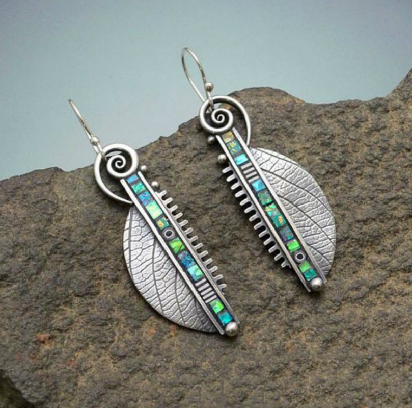 Natural stone retro style fashion earrings