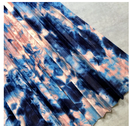 Pleated skirt with printed belt