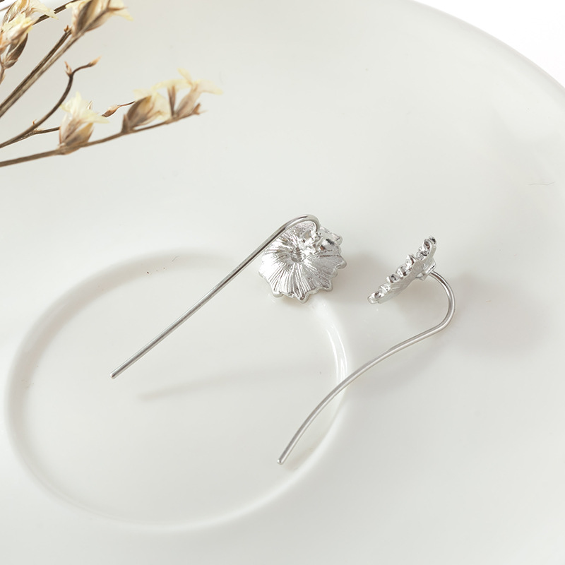 Creative silver-plated sun flower earrings