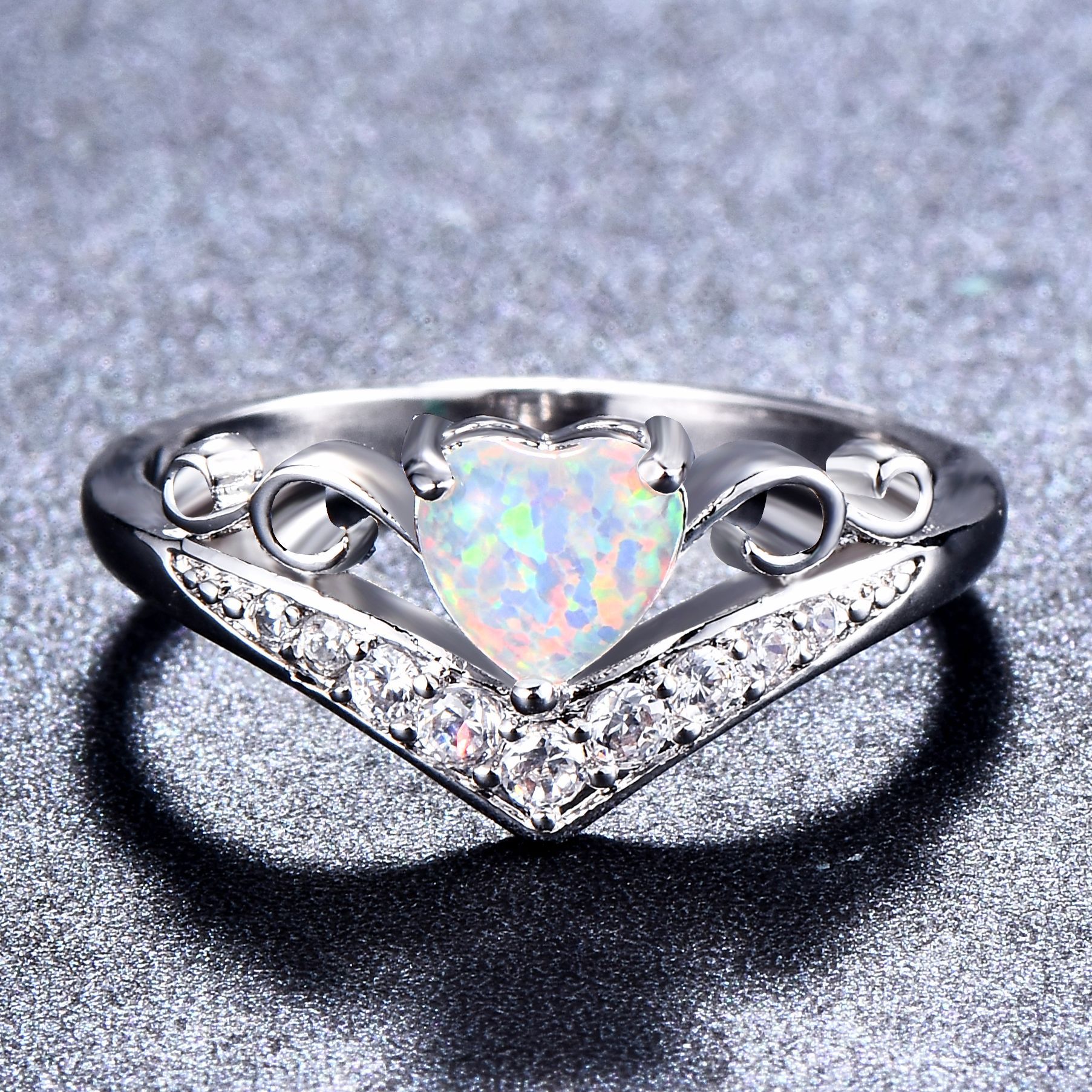 Heart shaped V diamond ring