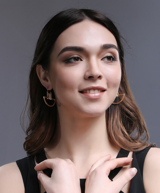 Gold simple delicate earrings