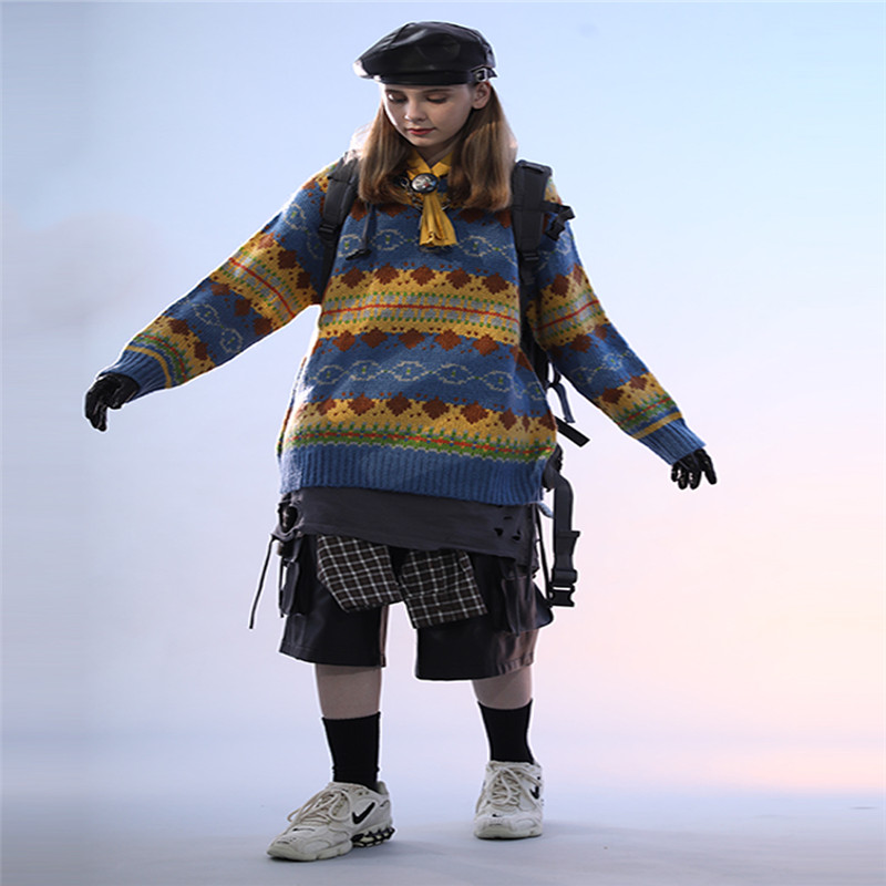 Literary and ethnic style ripple couple knit sweater