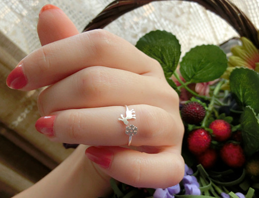 Fawn snowflake sterling silver ring