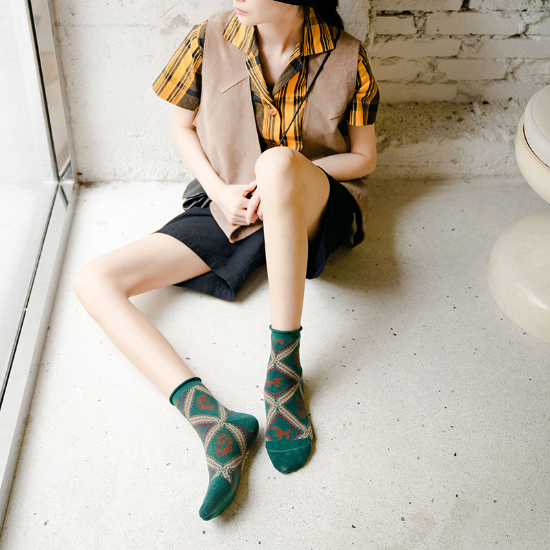 Middle tube curled cotton socks