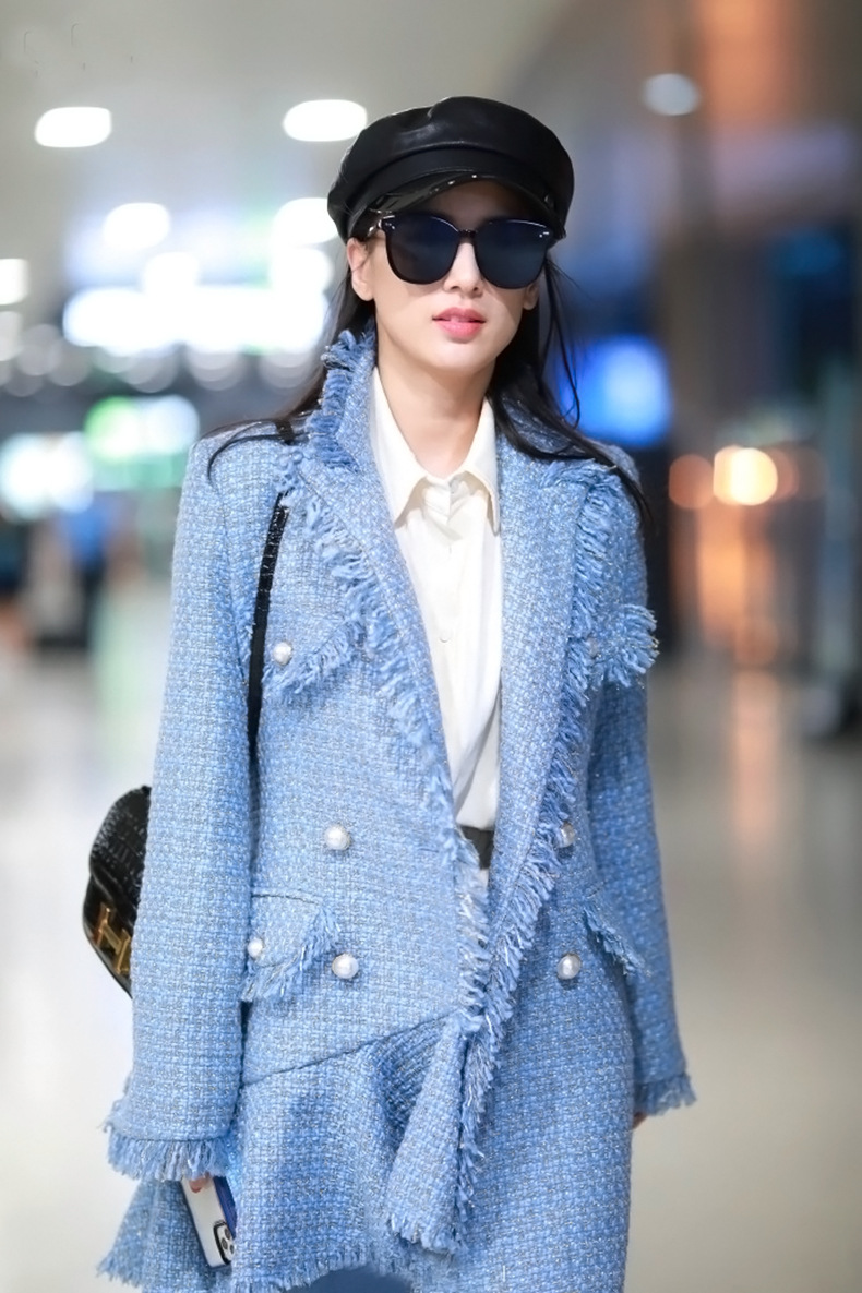 Mid-length woolen coat with irregular skirt