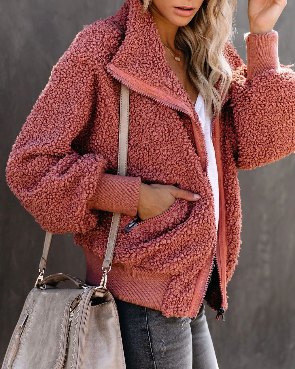 سترة كاجوال مخملية بسحّاب بتصميم الحمل