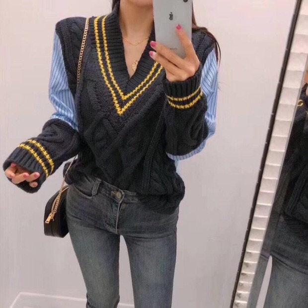 Contrast stitching deep V-neck knitted sweater