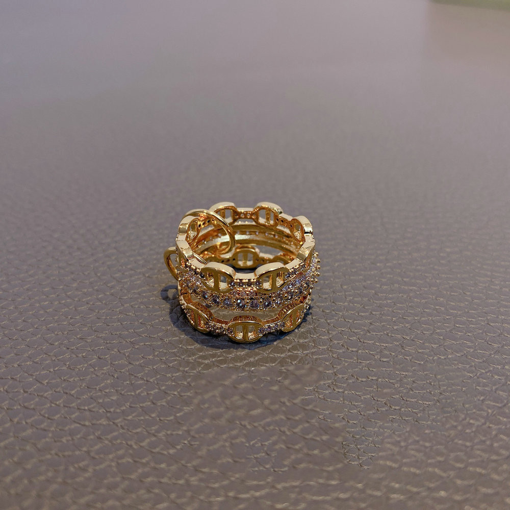 Sparkling diamond stitching ring