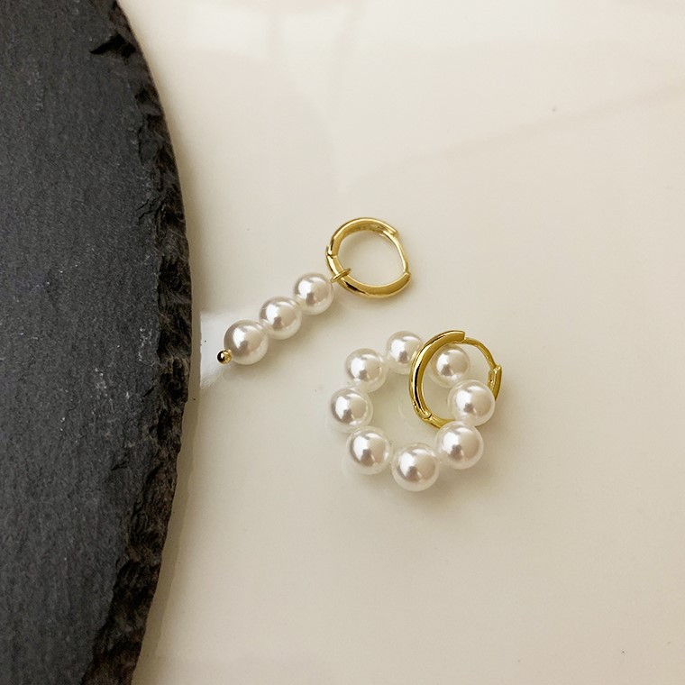 Metal ring asymmetric clasp