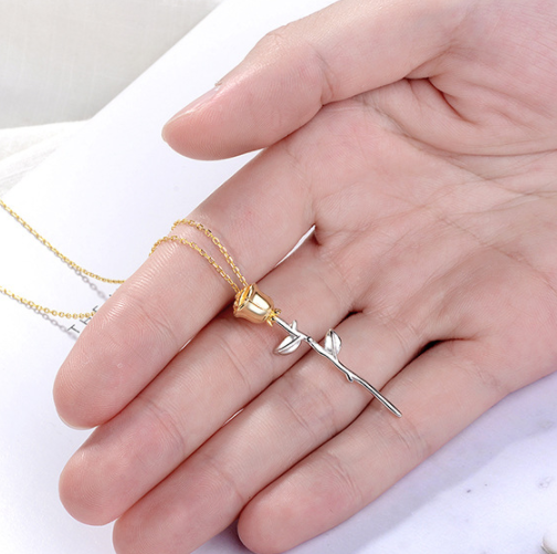 Ladies flower necklace