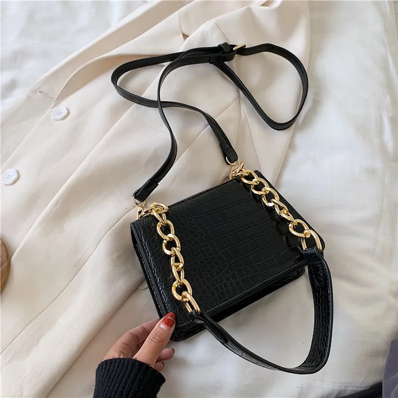 Versatile women's One Shoulder Messenger Bag - Black