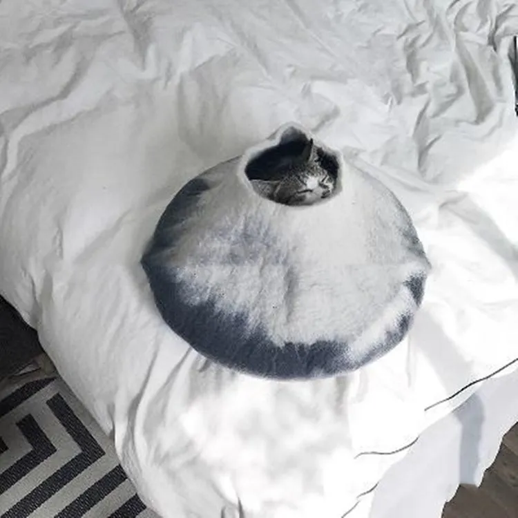 Wool felt cat's nest - Black