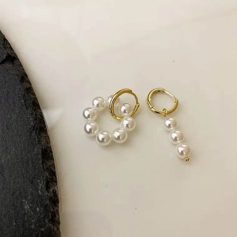 Metal ring asymmetric clasp