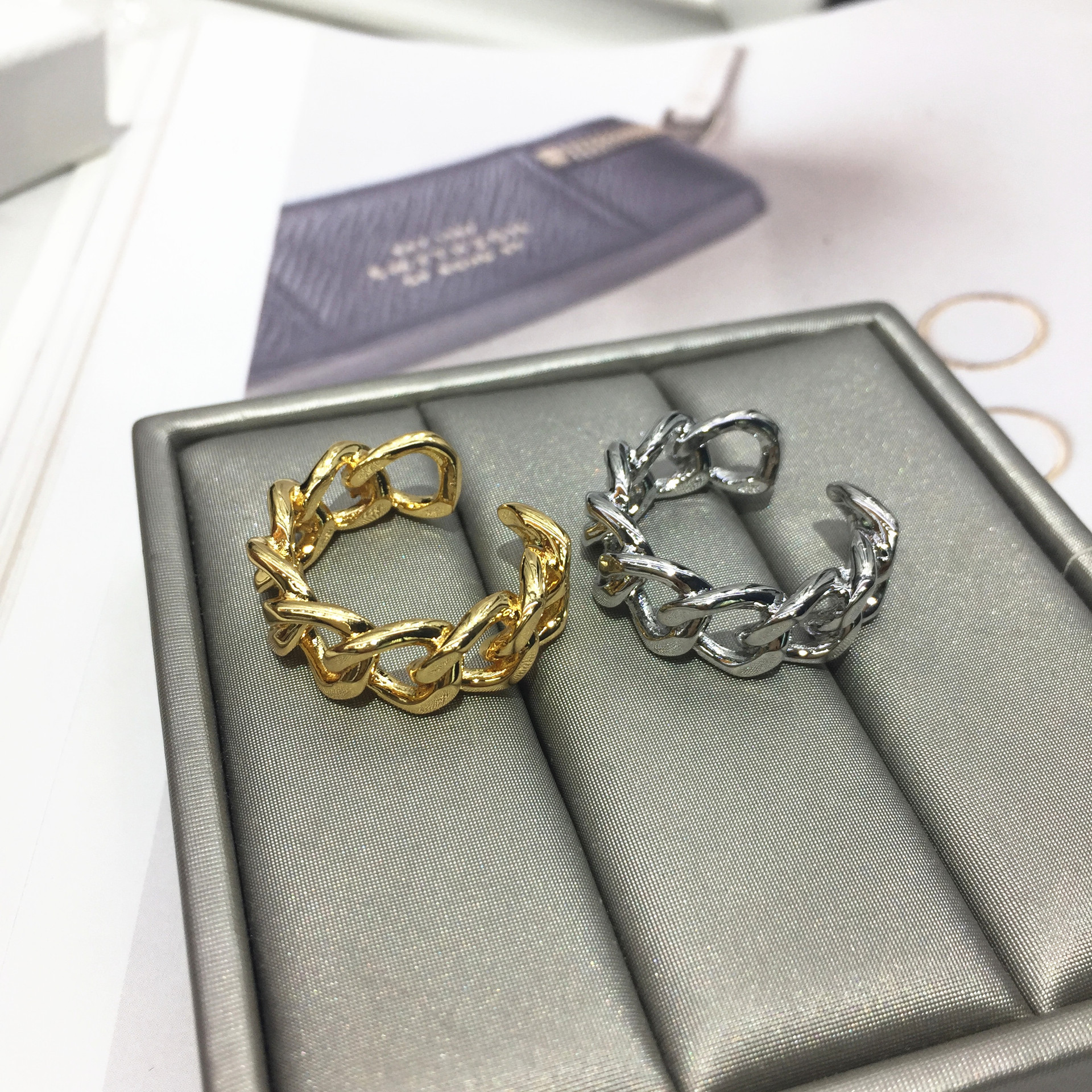 Small design adjustable ring