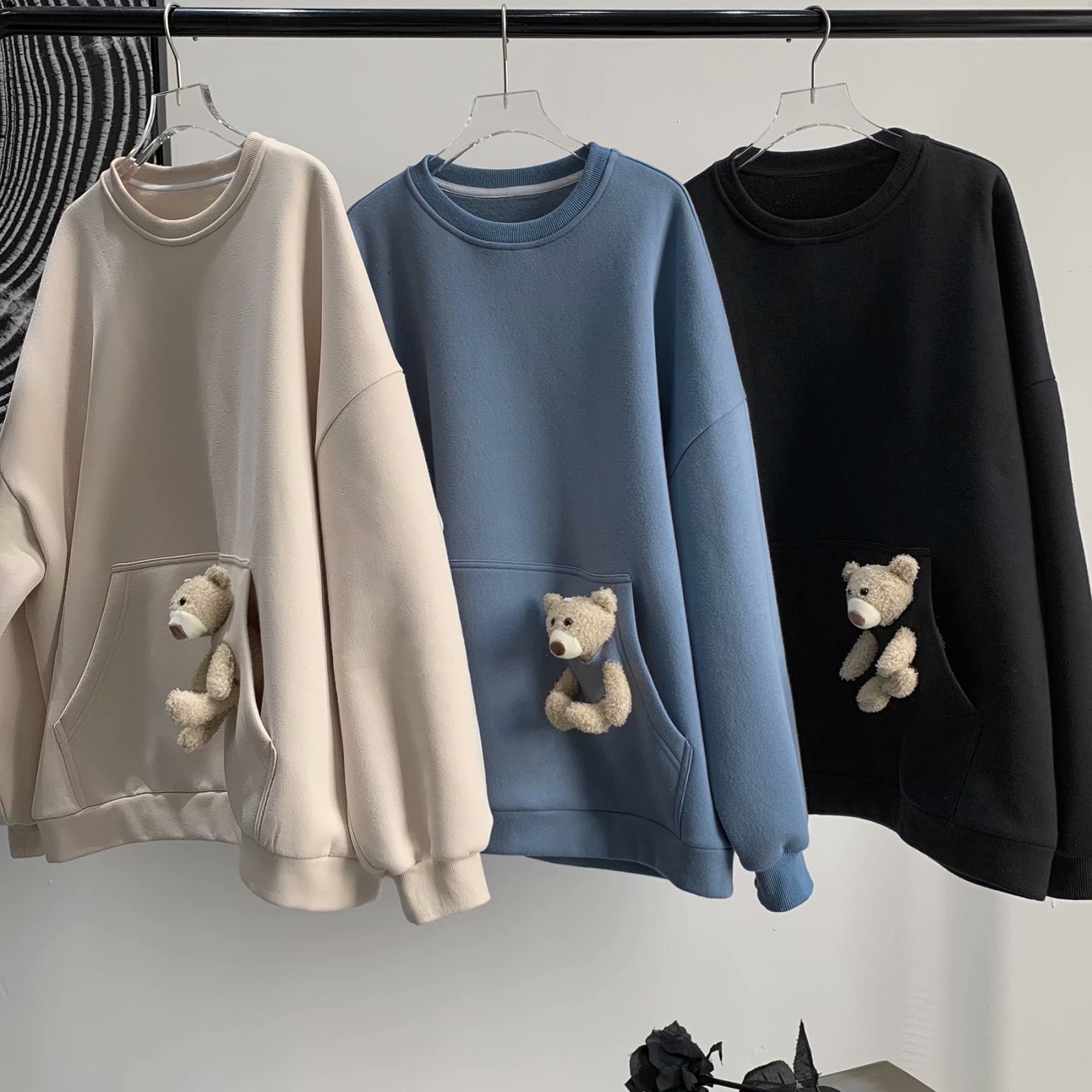 New round neck sweater for lovers