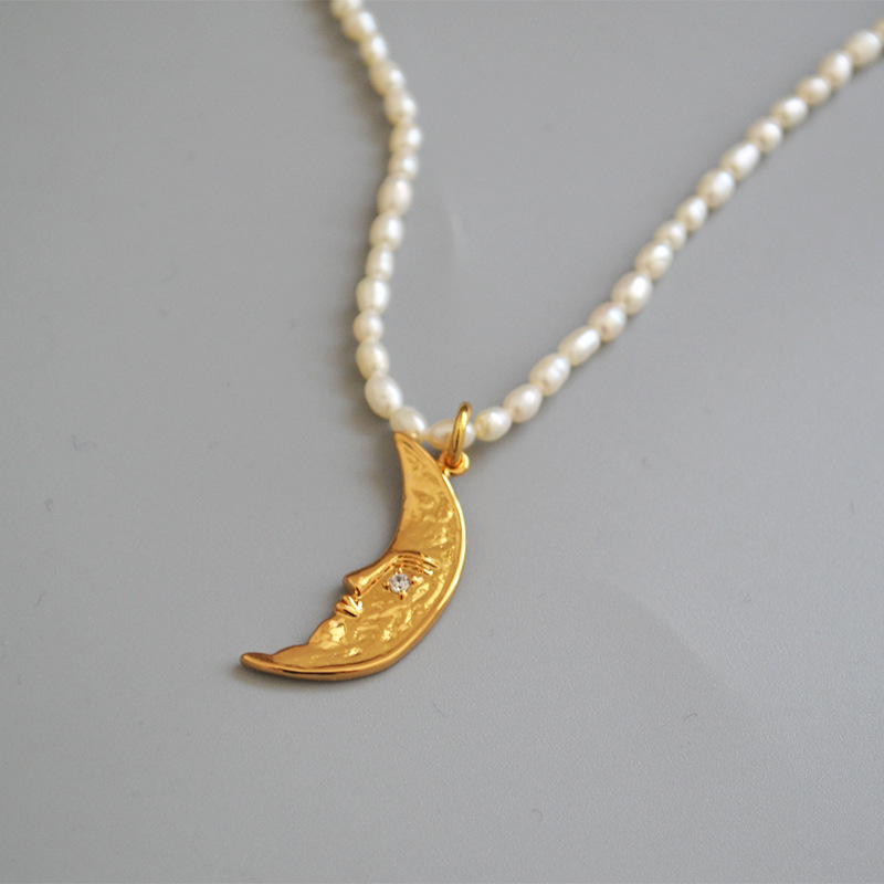 Pearl short Moon Necklace