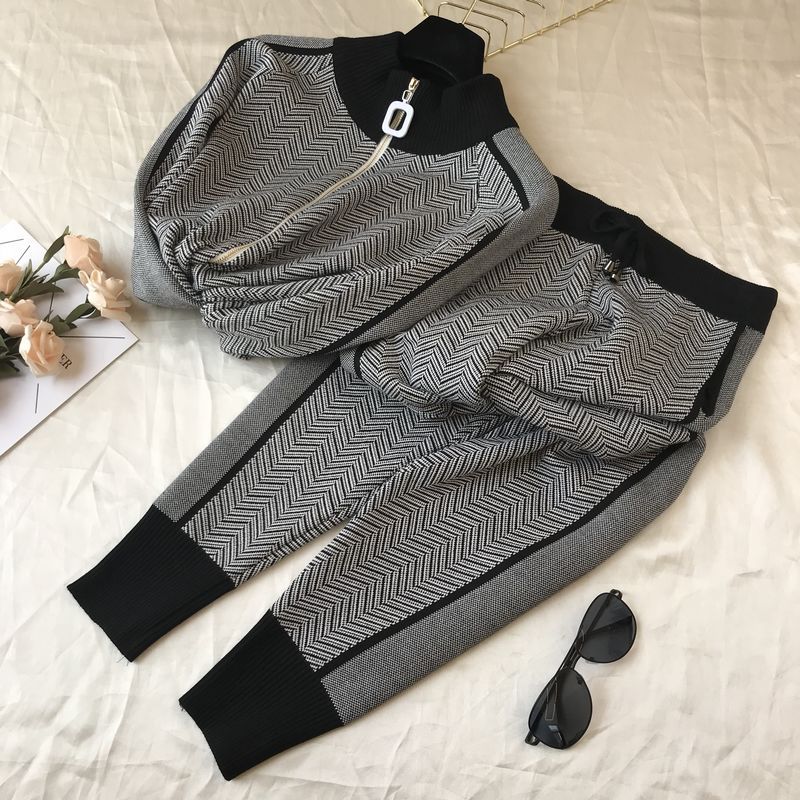 Knitted leisure sports two piece suit
