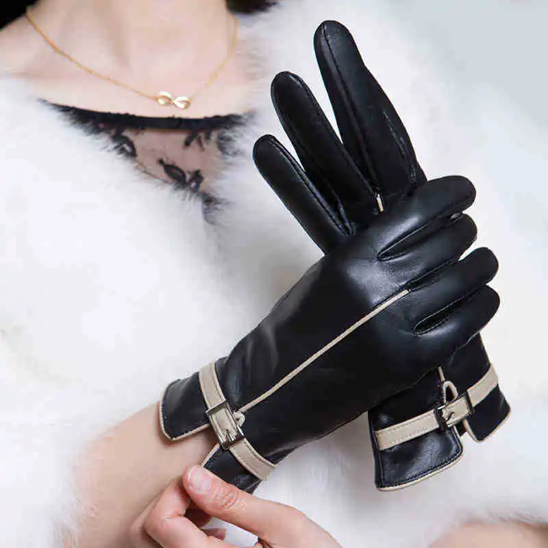 Ladies Leather Gloves
