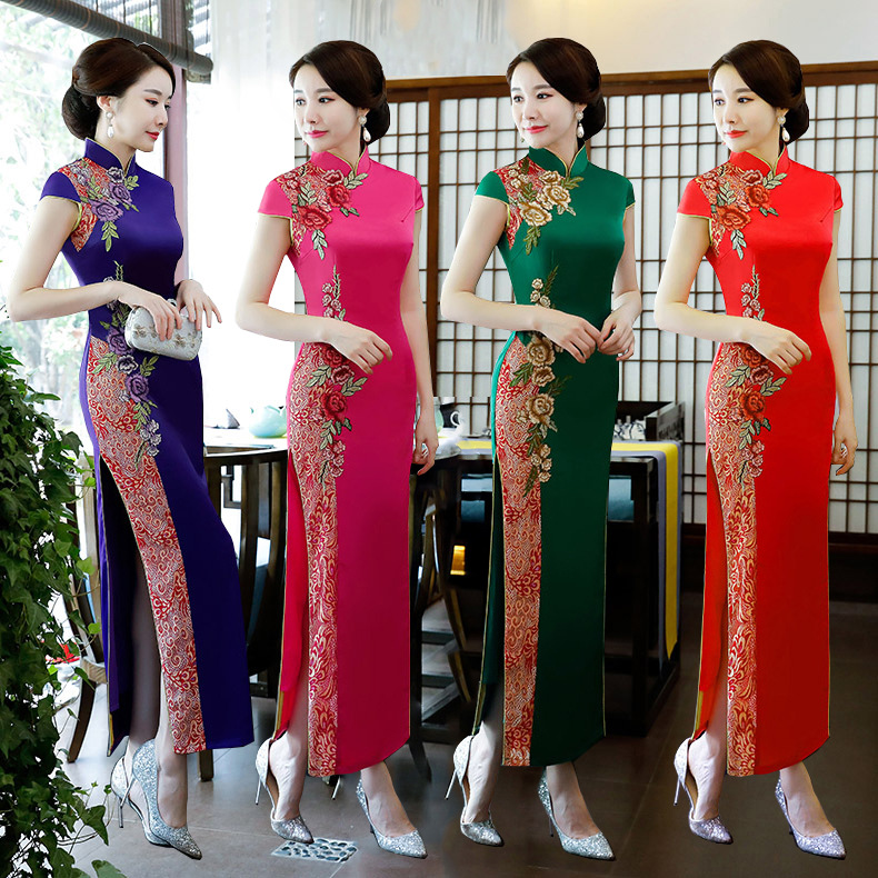 Red wedding cheongsam toast