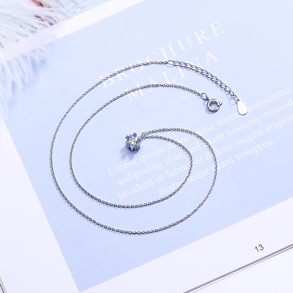 Leisure snowflake fashion diamond necklace