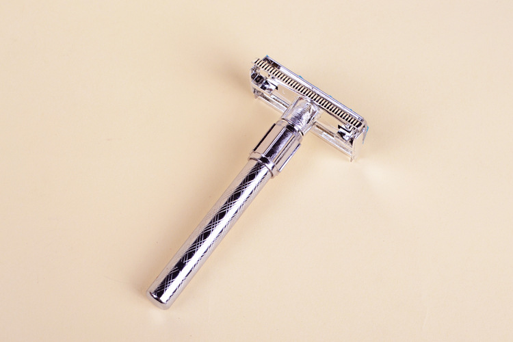 Simple classic men's vintage manual razor
