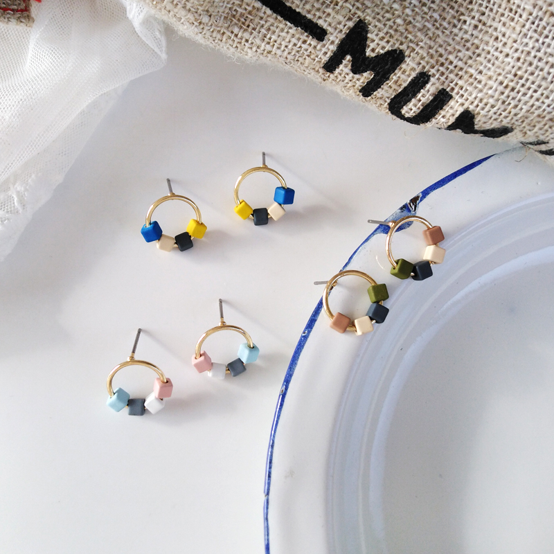 Square contrast earrings