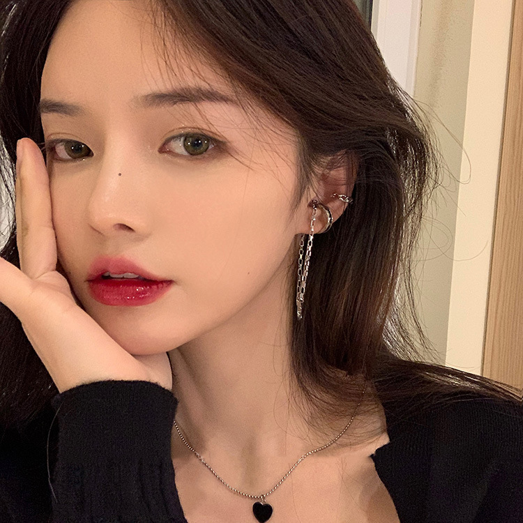 Asymmetric chain earrings without pierced ear clips