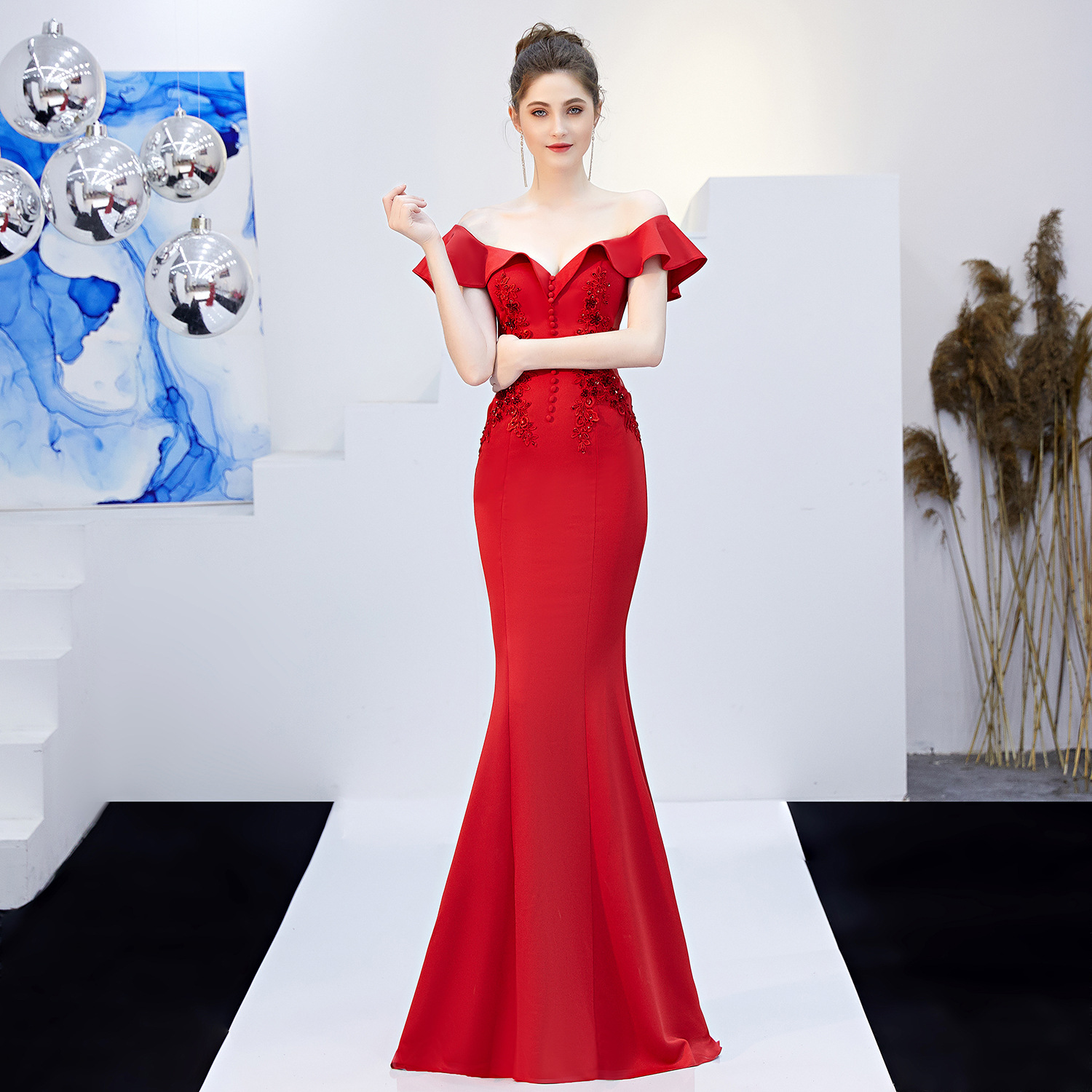 Slim fit fishtail skirt Red - Shop at LoveMi