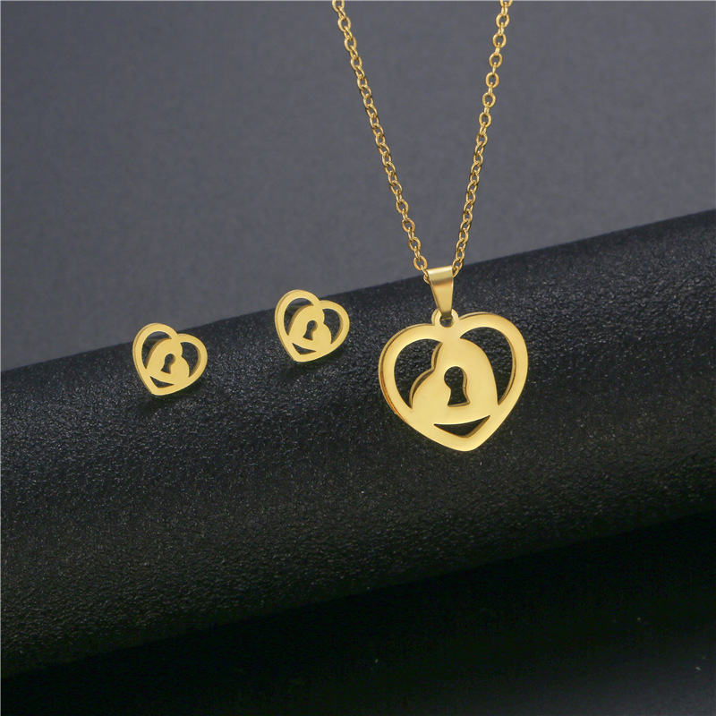 Heart-shaped necklace and earrings set