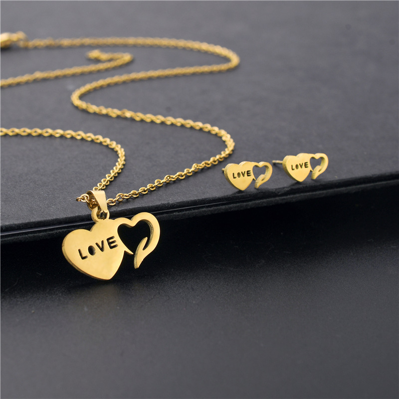LOVE necklace heart set
