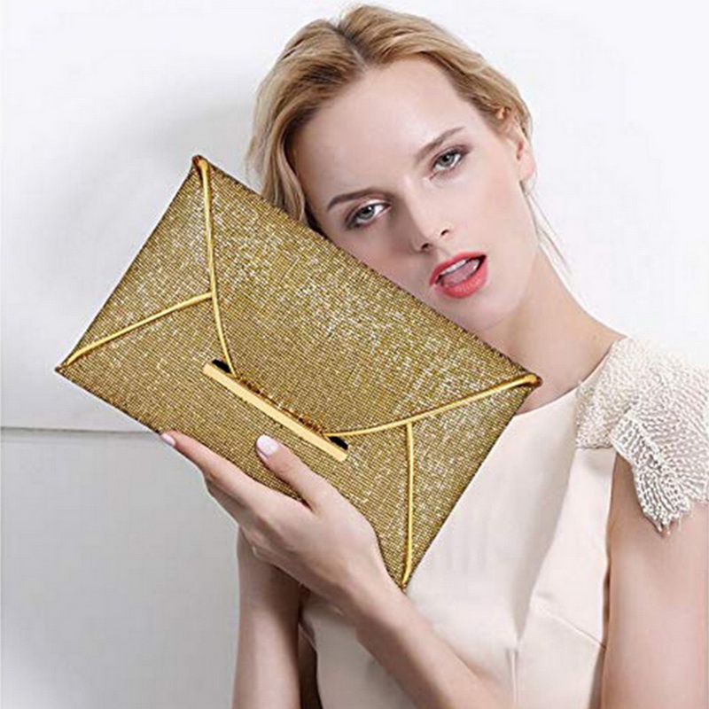 Title 1, Glitter clutch met pailletten