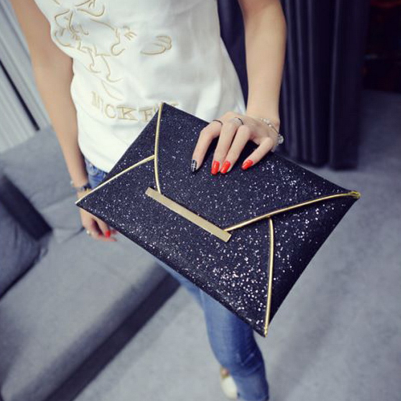 Title 4, Glitter clutch met pailletten