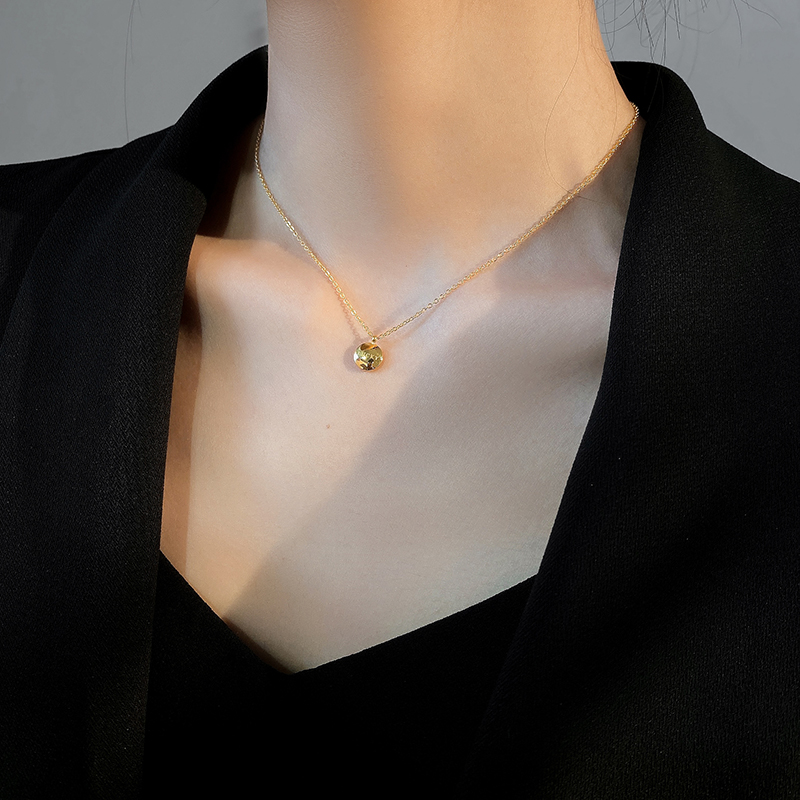 Simple collarbone chain
