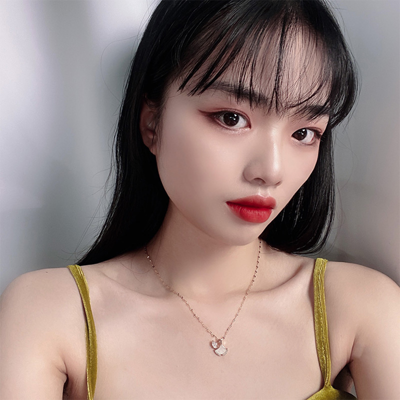 Ginkgo leaf scalloped necklace