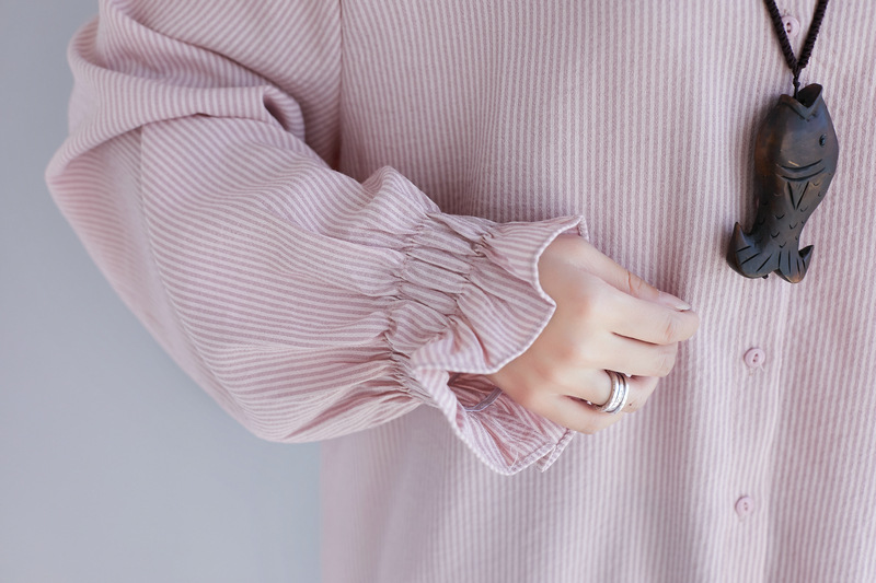 Cotton and linen stripe bottomed loose shirt