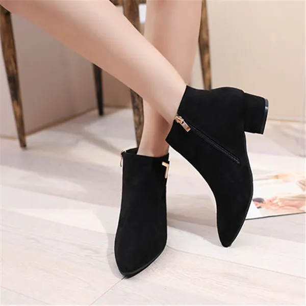 Pointed toe and low heel boots Black - Shop at LoveMi