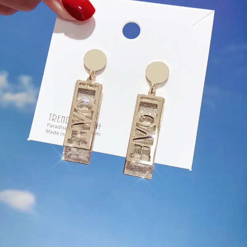 Exaggerated earrings web celebrity stud
