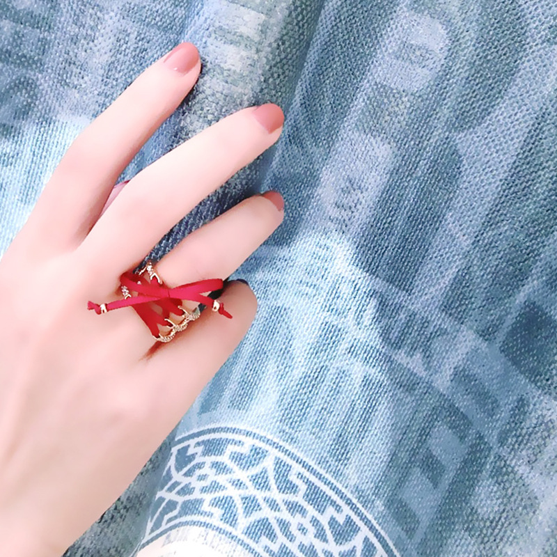 Exaggerated Diamond Girl ring