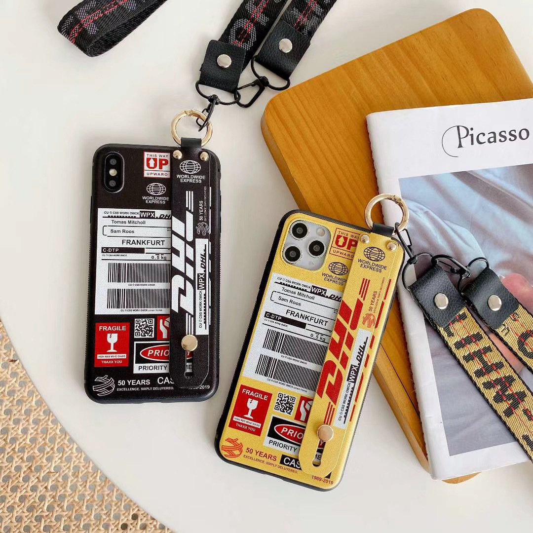 Funda celular con pulsera marca trendy