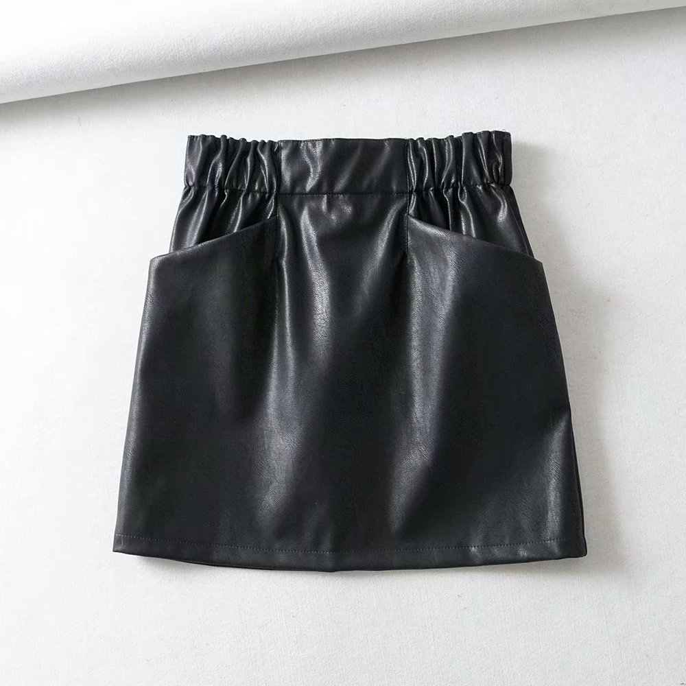 Large pocket leather skirt