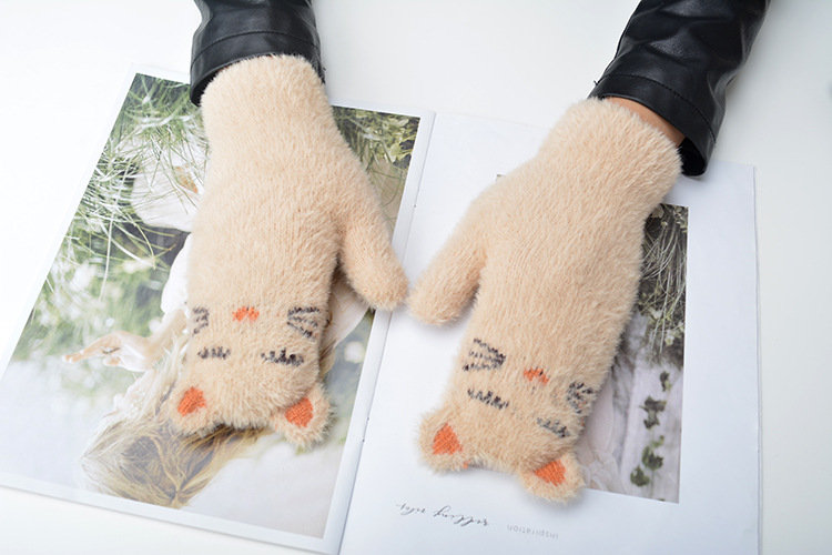 Cold protection bag refers to full finger gloves