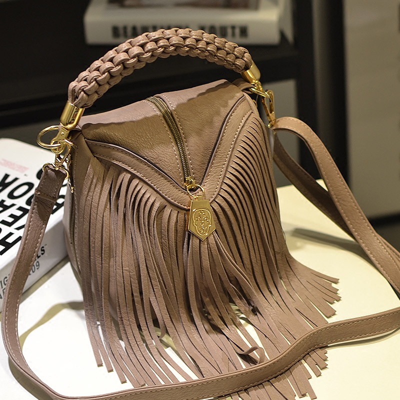 Title 3, One-shoulder diagonal woven handbag