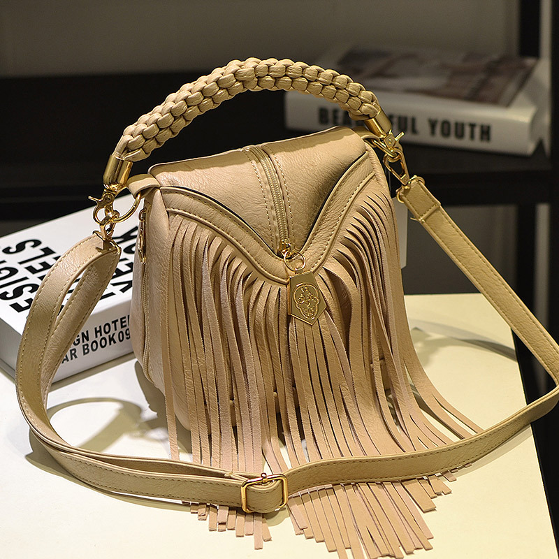 Title 4, One-shoulder diagonal woven handbag