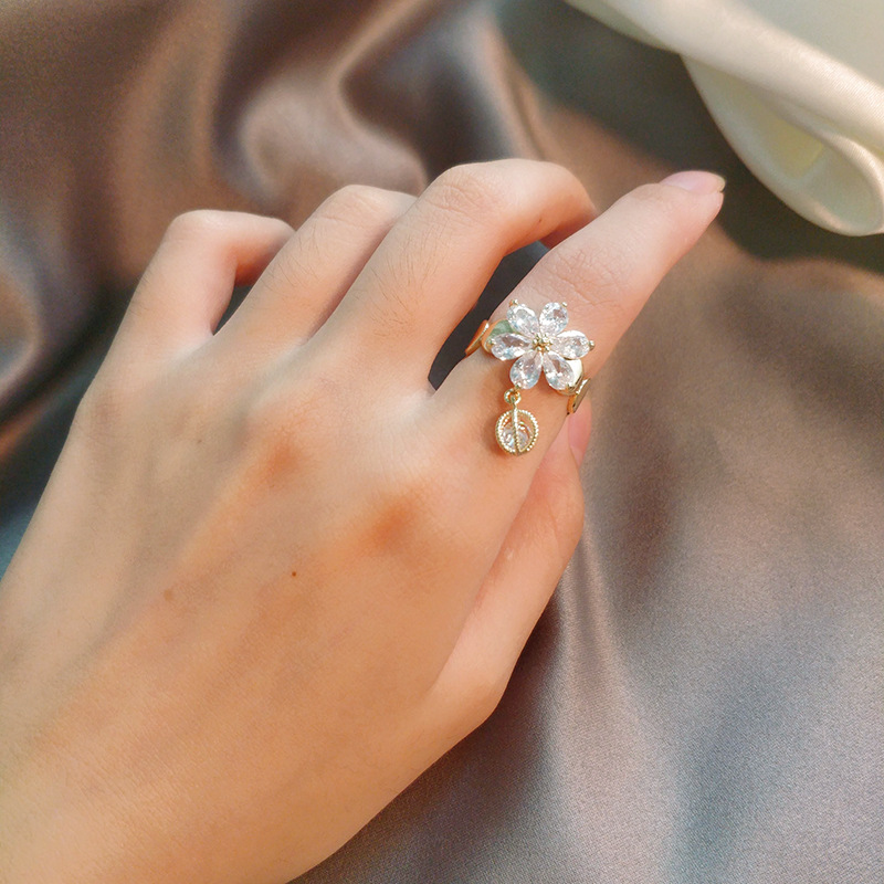 Fashion simple crystal flower index finger ring