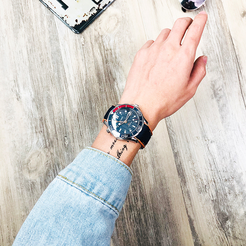 Dual time display watch