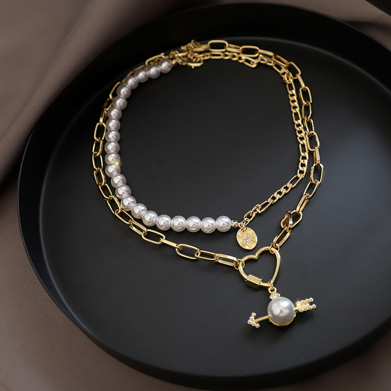 Double irregular clavicle chain