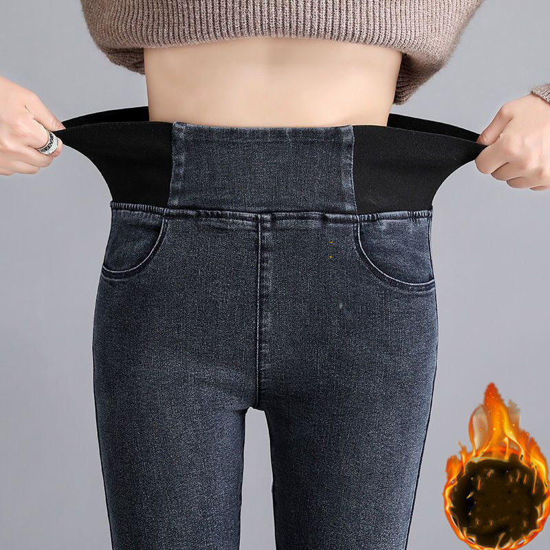 Women's high-rise velvet jeans