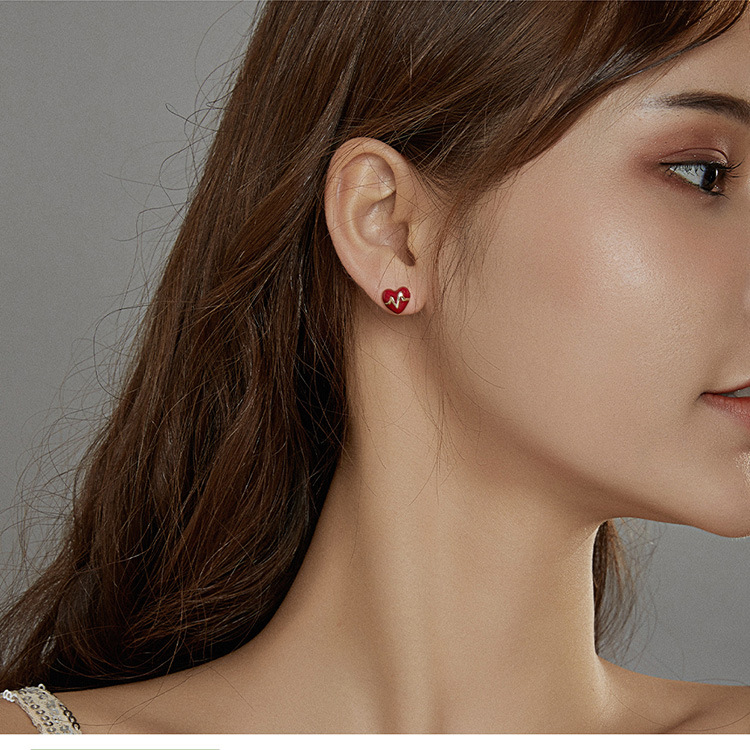 Red heart-shaped drip earrings