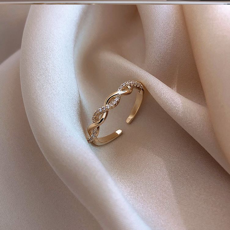 Net celebrity simple wild cold wind ring Twist